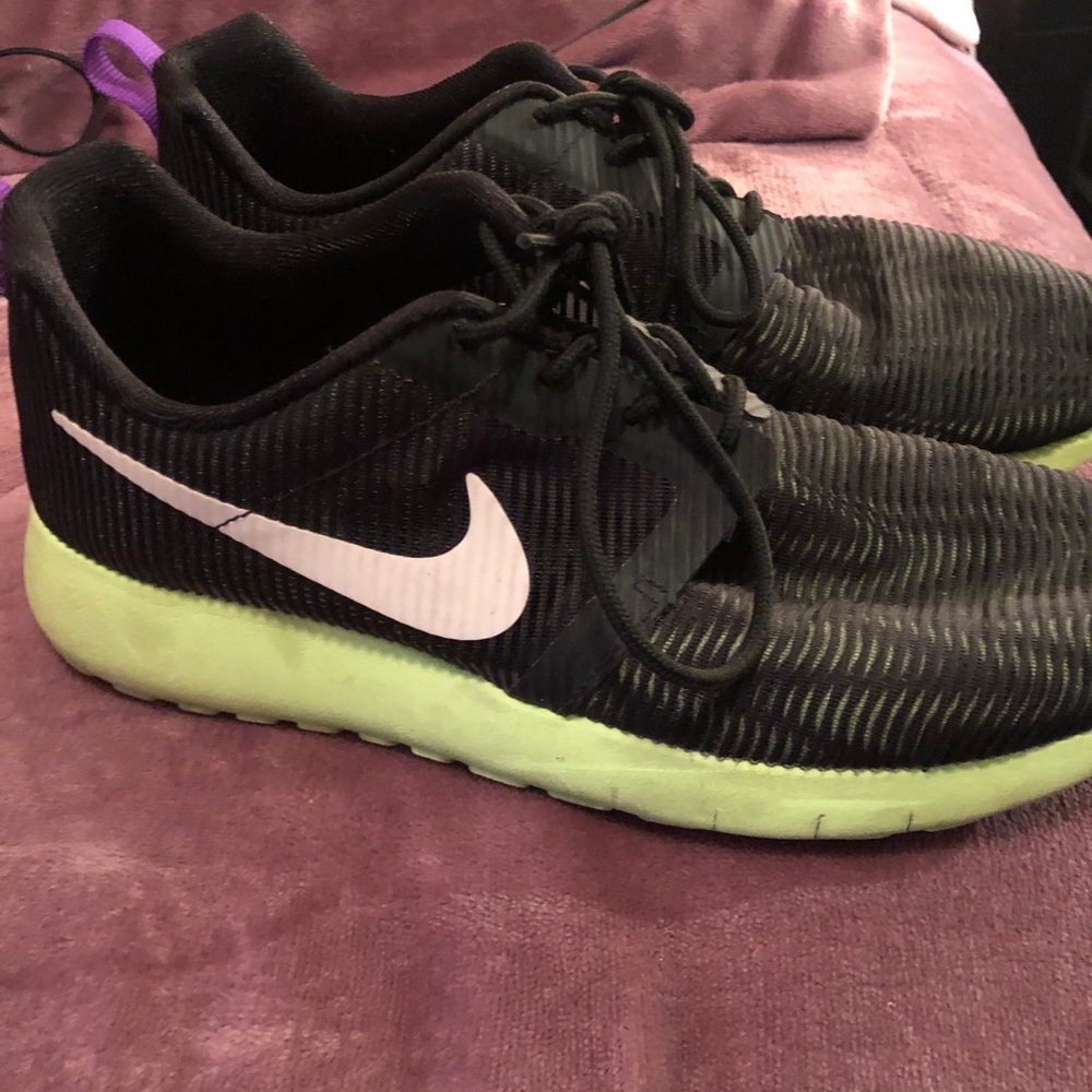 Nike sports shoes